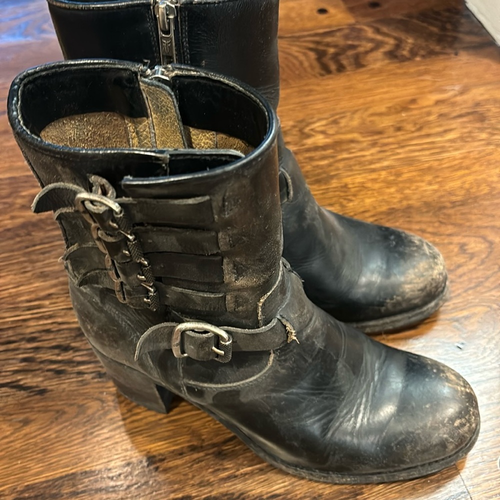 Frye Kelly Belted Short Harness Boot Womens US 6.5